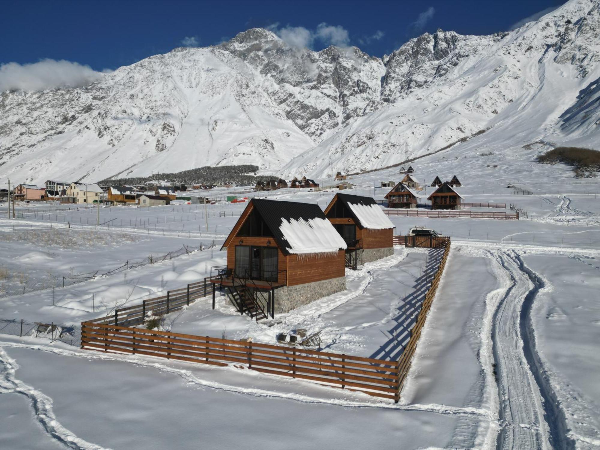 Traveler'S Cottages In Kazbegi ภายนอก รูปภาพ