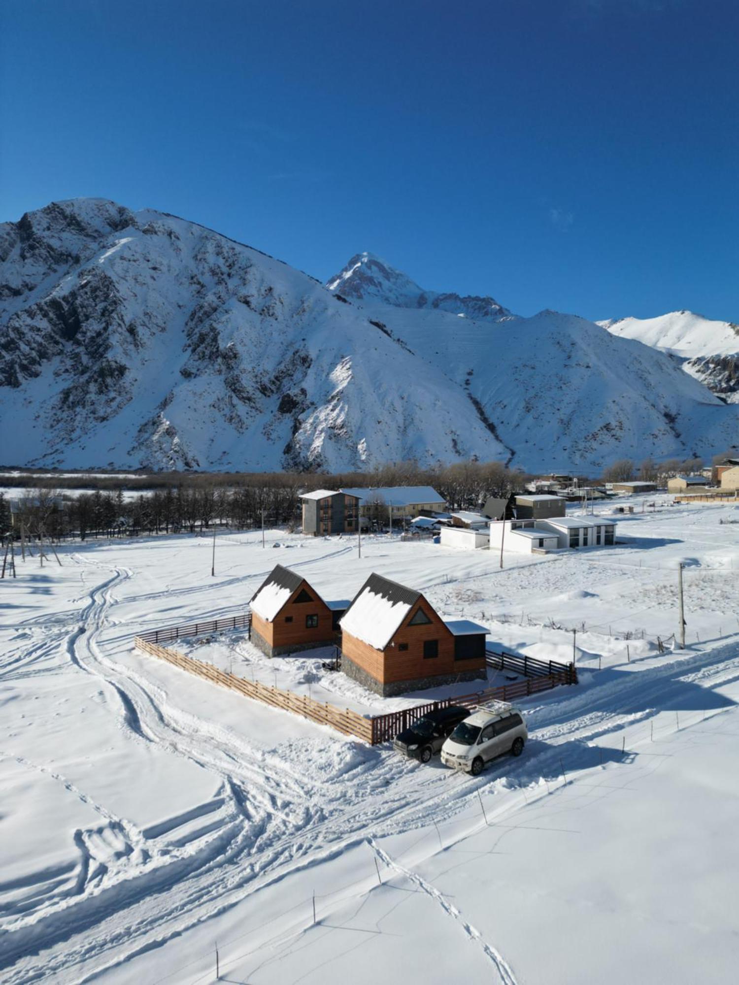 Traveler'S Cottages In Kazbegi ภายนอก รูปภาพ