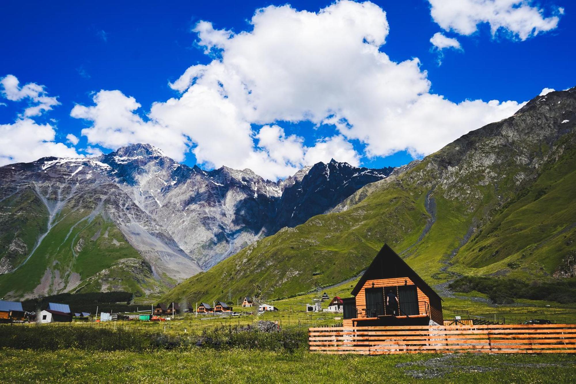 Traveler'S Cottages In Kazbegi ภายนอก รูปภาพ