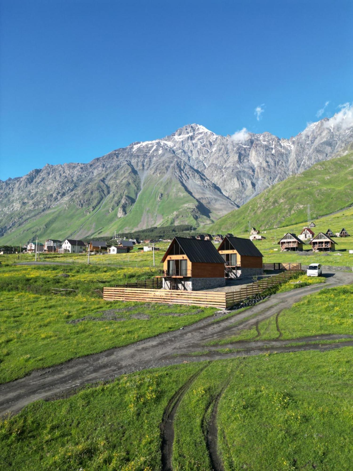 Traveler'S Cottages In Kazbegi ภายนอก รูปภาพ