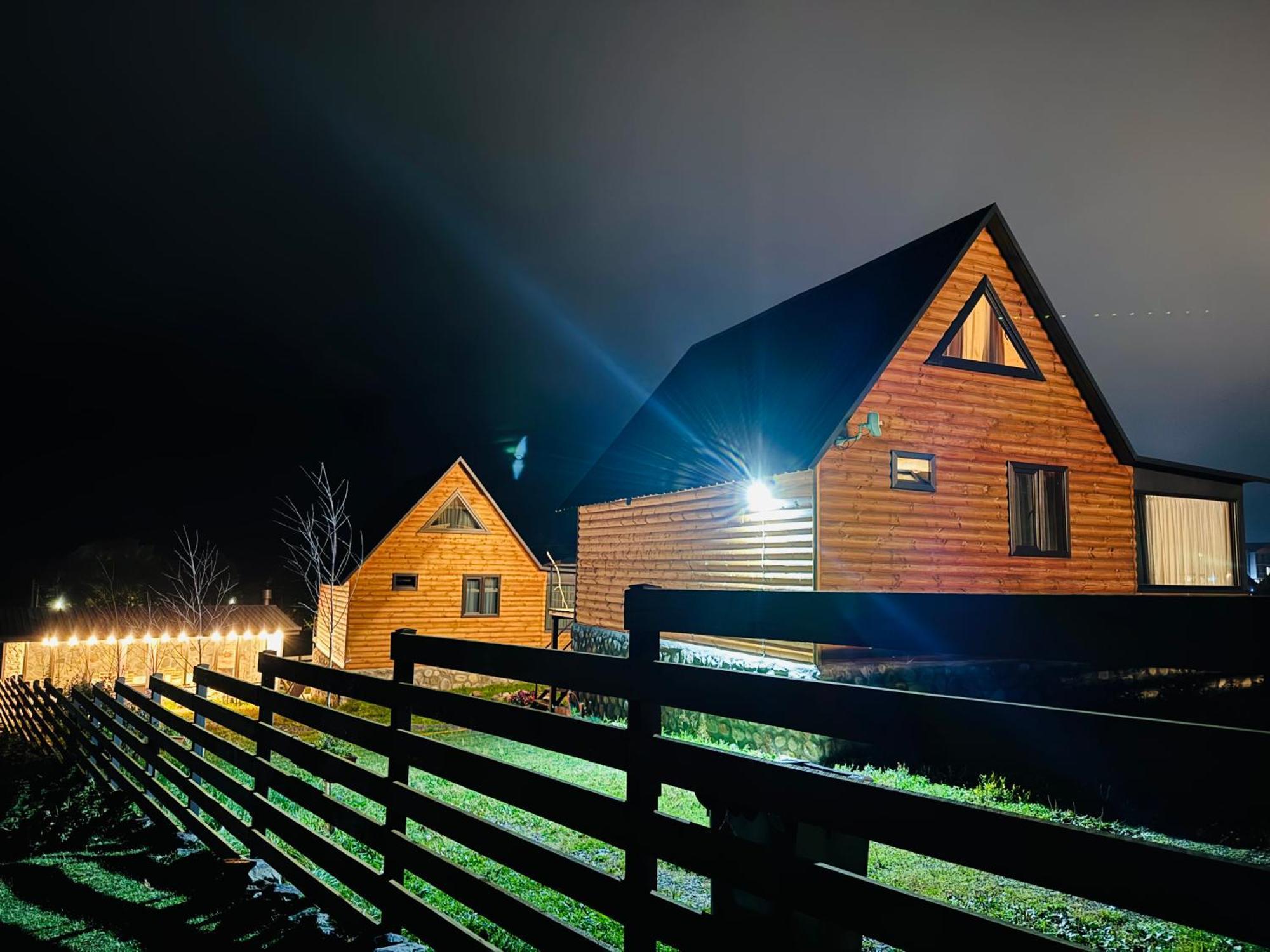 Traveler'S Cottages In Kazbegi ภายนอก รูปภาพ