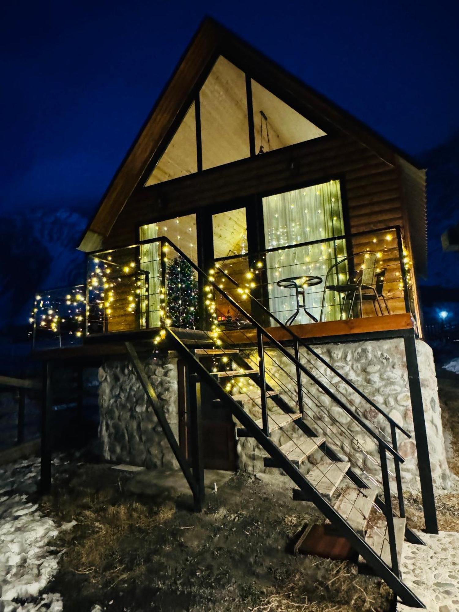 Traveler'S Cottages In Kazbegi ภายนอก รูปภาพ